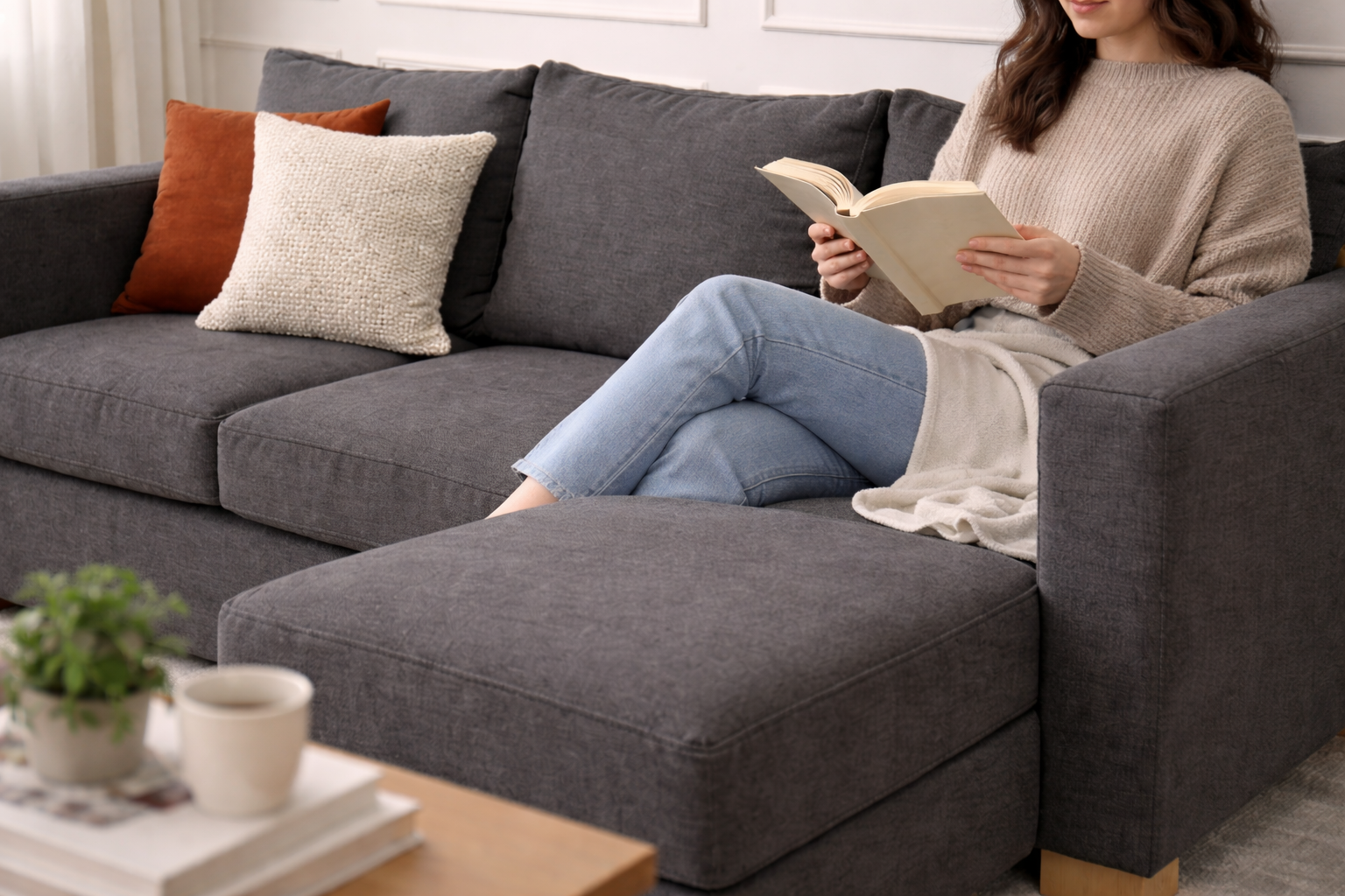 Esquinero Roma con diseño moderno, confort diario y patas aluminio ambiente de livingEsquinero Chesterfield con diseño moderno, confort diario y patas aluminio ambiente de living