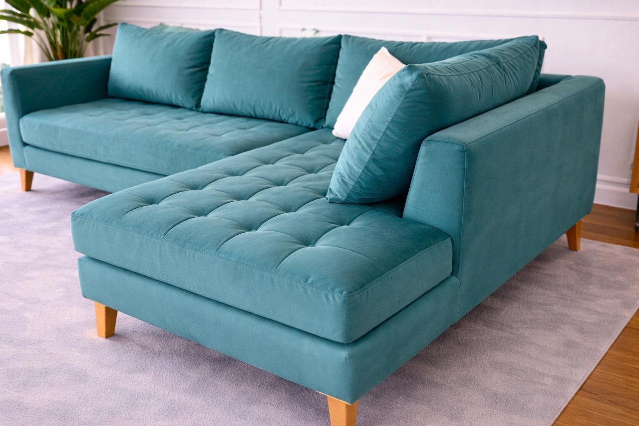 El Esquinero Margot con diseño moderno, confort diario y patas aluminio ambiente de livingEsquinero Chesterfield con diseño moderno, confort diario y patas aluminio ambiente de living