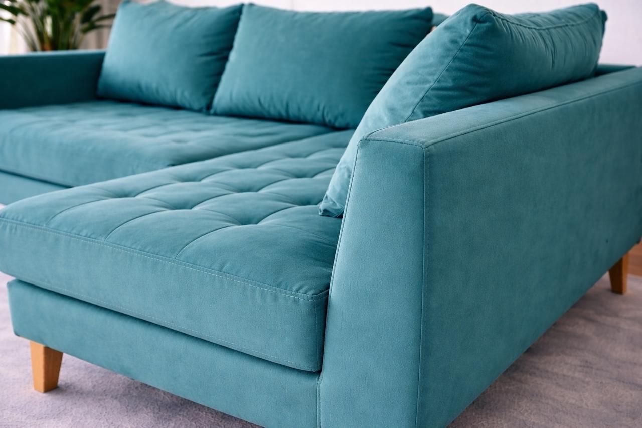 El Esquinero Margot con diseño moderno, confort diario y patas aluminio ambiente de livingEsquinero Chesterfield con diseño moderno, confort diario y patas aluminio ambiente de living